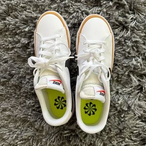 Nike Women’s Court Legacy NWOT